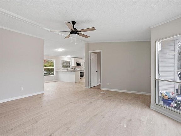 5th image of 217 McKay Dr