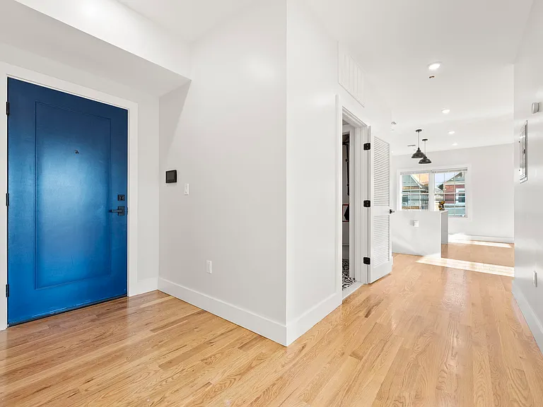 Apt Entrance