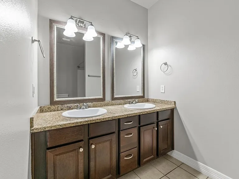 The Woods Luxury Apartments — Photo 9