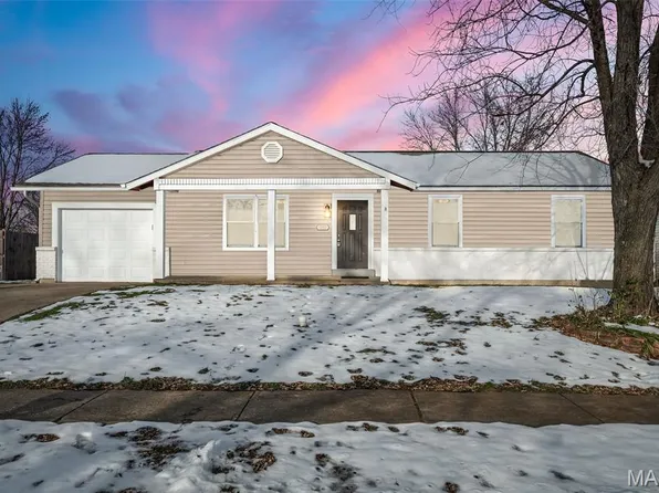 1083 Crestwood Ln, O'Fallon, MO 63366