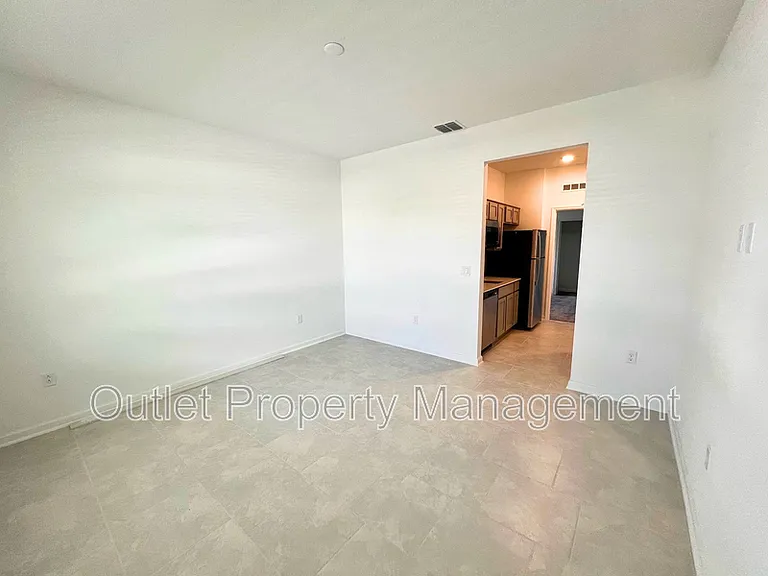 1521 Peach Creek Dr #1521B — Photo 3