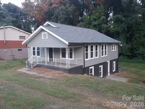 2115 Newton Dr, Statesville, NC 28677