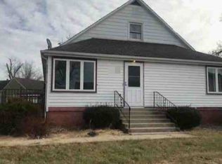 345 S 4th St, Clifton, IL 60927