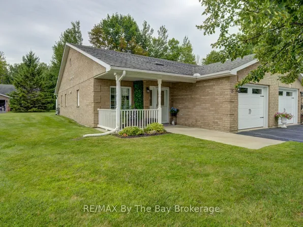 15 Meadow Ln, Wasaga Beach, ON L9Z 0A2