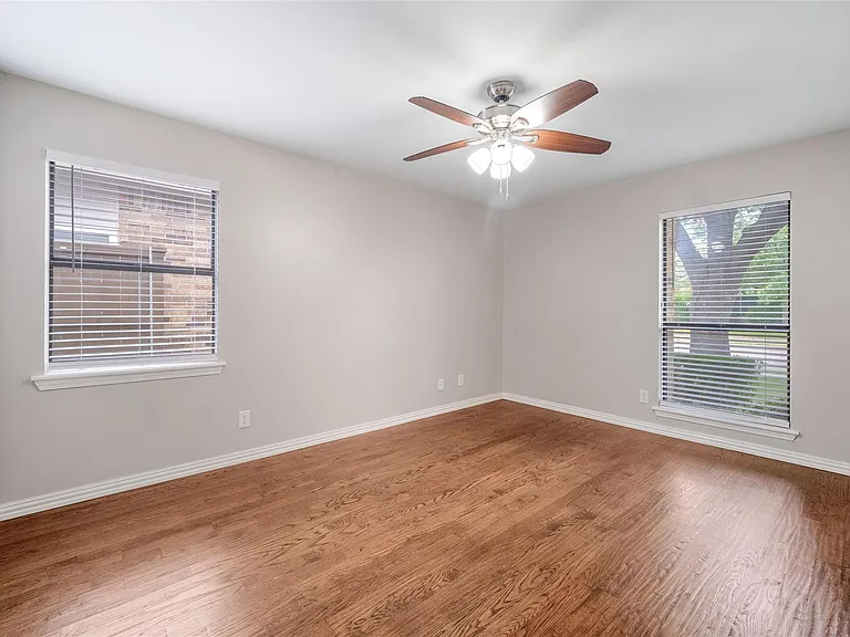 4424 Odessa Dr — Photo 25