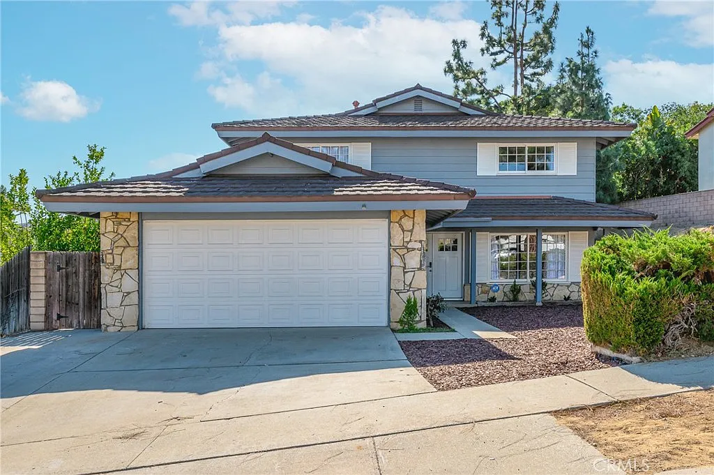 5 bed, 2380 sqft, $4,200 — Photo 1