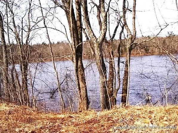 9 Commons Dr, Lewiston, ME 04240