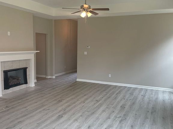 3rd image of 7718 Parkridge Dr