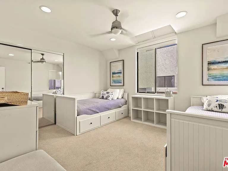 3616 The Strand #C — Photo 31