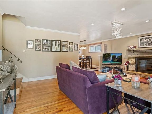 5th image of 444 Holdsworth Dr