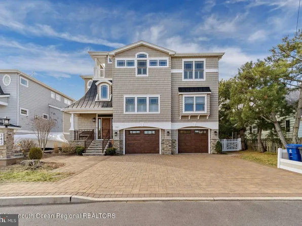 342 W 6th St, Ship Bottom, NJ 08008