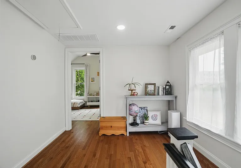 535 37th St — Photo 18