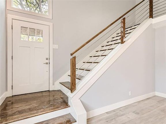 2nd image of 1913 Lightsey Rd #A