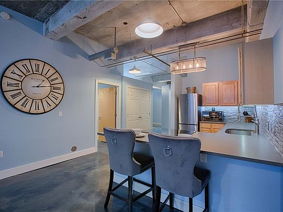 3rd image of 321 W 7th St APT 104