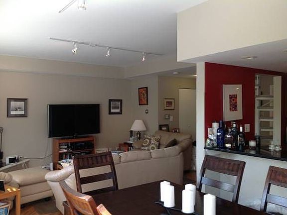3rd image of 2520 N Lincoln Ave #402