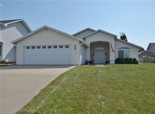 606 E 13th St, Pella, IA 50219