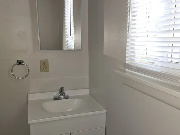 24 Egret Ct, Newark, DE 19702