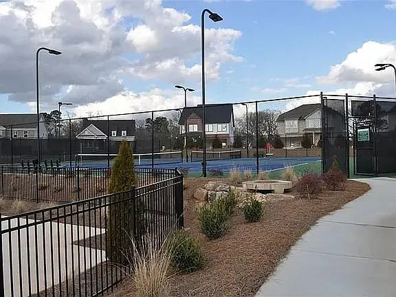 5930 Lyon St — Photo 31