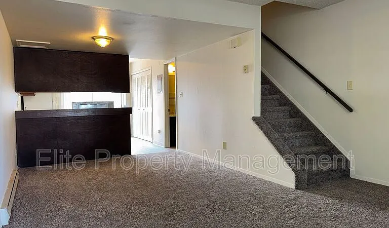 25 Royal Crest Dr #A — Photo 3