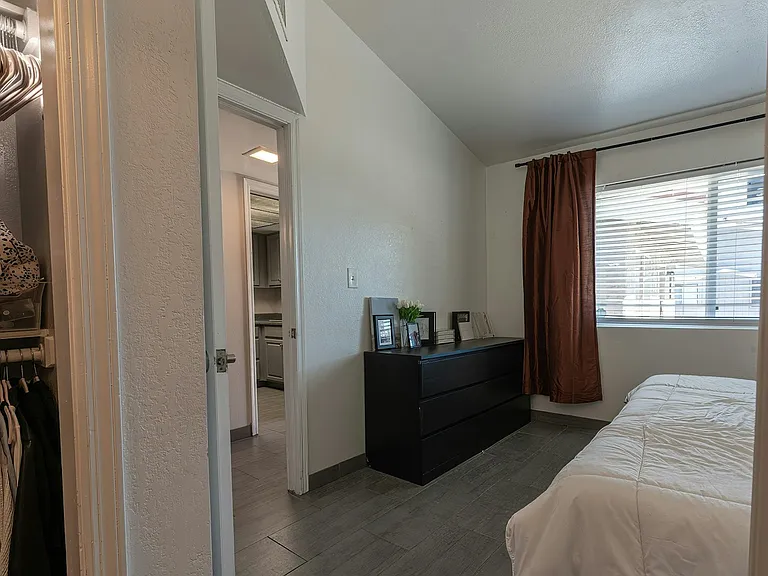 406 E Washington Ave #B — Photo 11