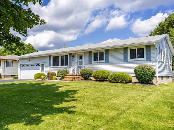 26 Valencia Dr, Rochester, NY 14606