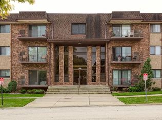 8901 S Roberts Rd APT 102, Hickory Hills, IL 60457