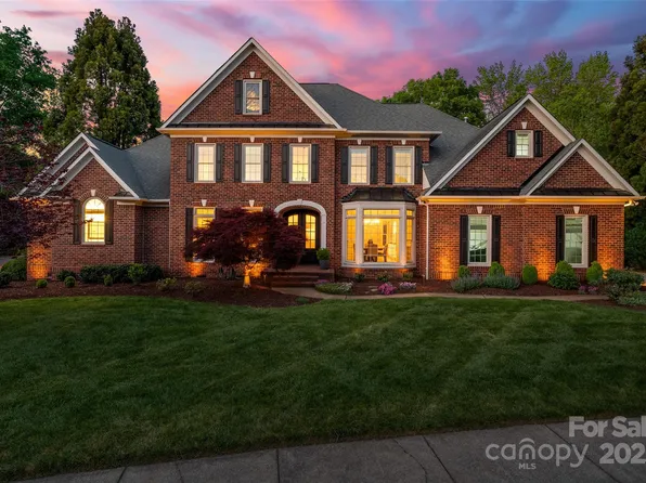 5809 Woodleigh Oaks Dr, Charlotte, NC 28226