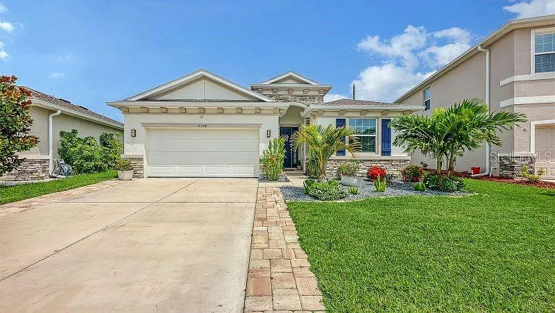 3 bed, 2.5 bath, 2051 sqft, $4,000 — Photo 3