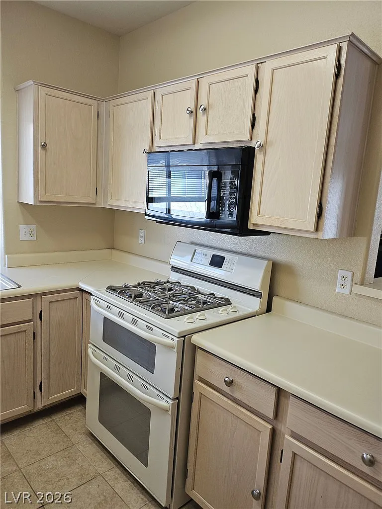 2 bed, 2.0 bath, 1259 sqft, $1,600 — Photo 4