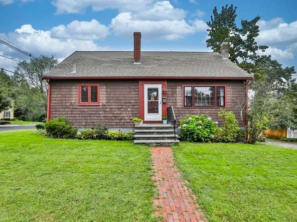 14 Christopher St, Newburyport, MA 01950