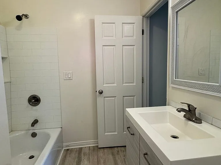 5016 Kester Ave — Photo 12