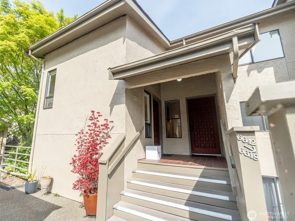 6644 Park Point Way NE #D-210, Seattle, WA 98115
