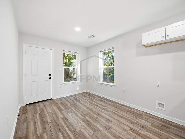 349 N Worthington Dr — Photo 7