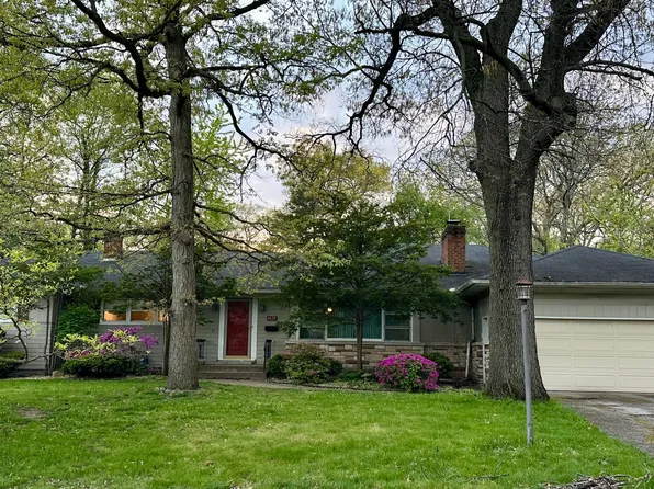 8628 Walnut Dr, Munster, IN 46321