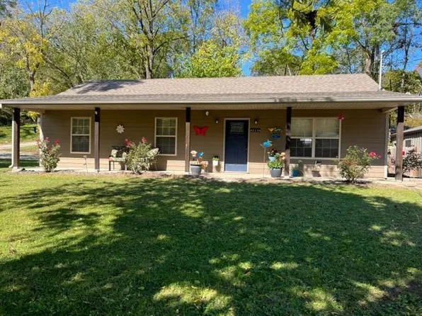 225 W Main St, Crane, MO 65633