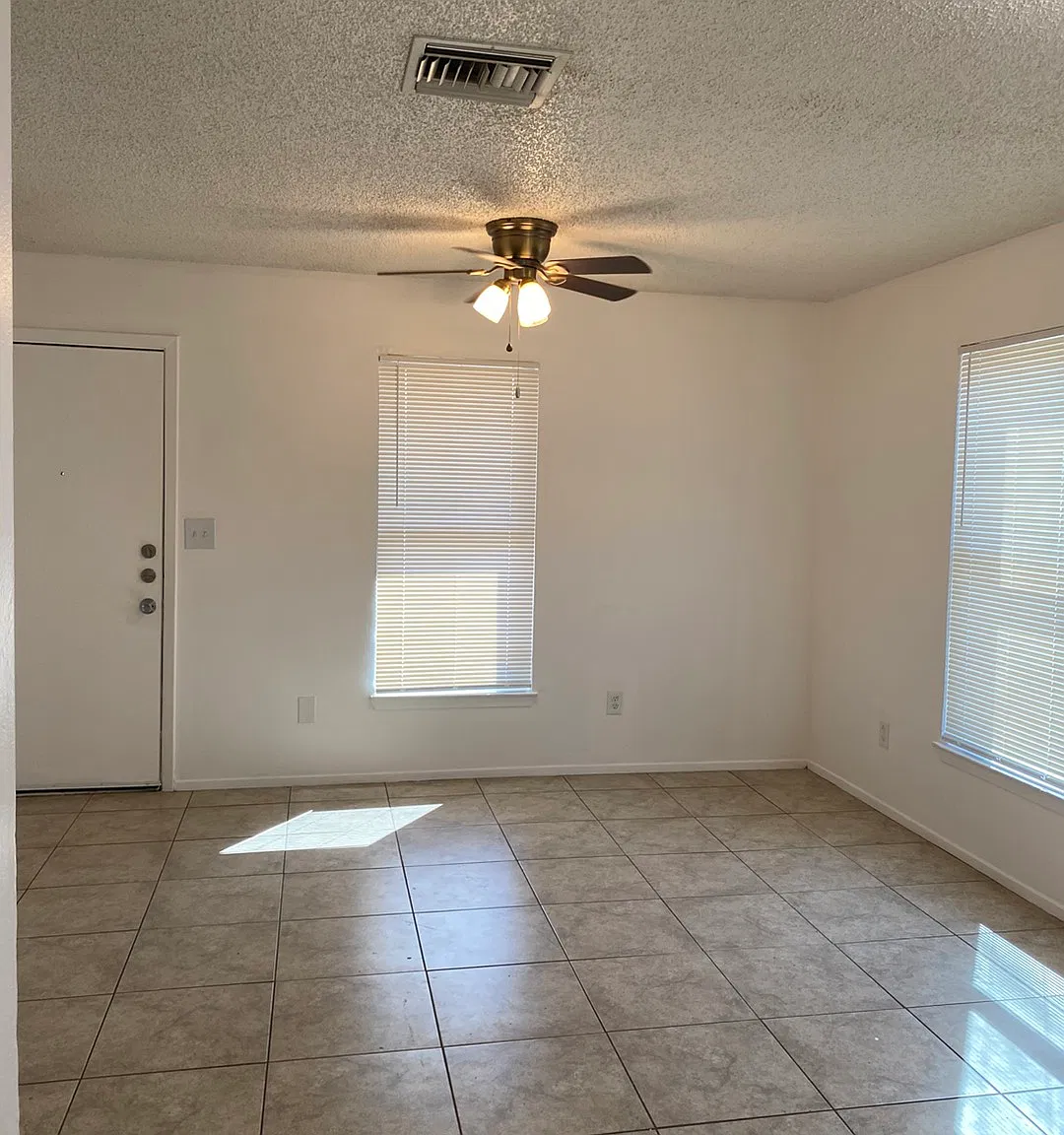 4 bed, $1,266 — Photo 3