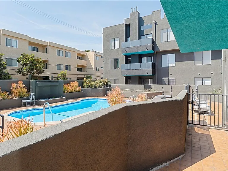 2433 Barry Ave #107 — Photo 3