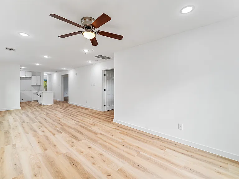 9324 Firnat St #B — Photo 10