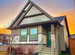 3 E Hillcrest Close E, Airdrie, AB T4B4T9