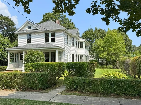 71 Phillips St, Greenfield, MA 01301