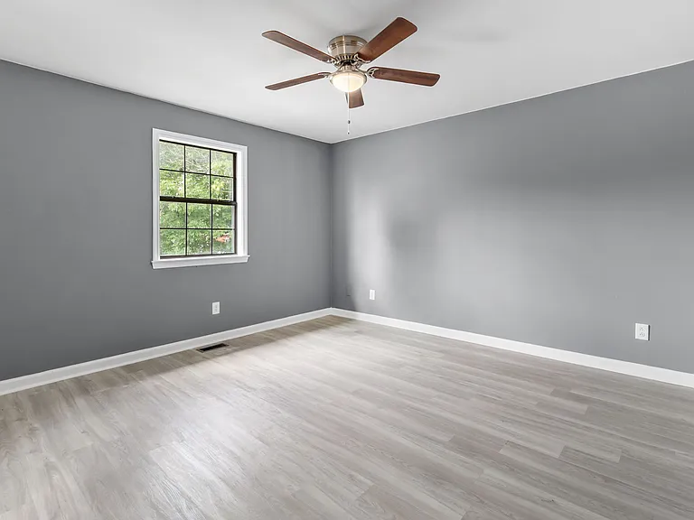 47 Moore Dr — Photo 25