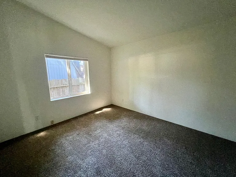 2054 Marion Ave — Photo 12