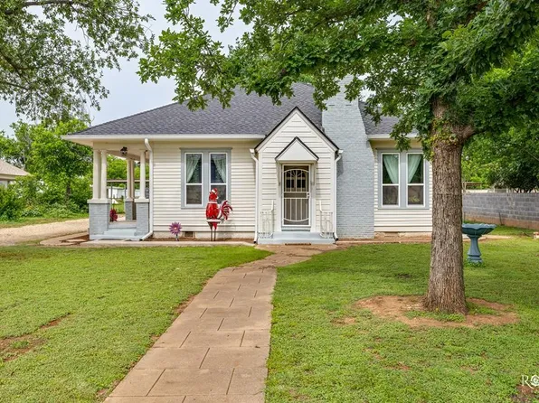 112 5th Ave, Coleman, TX 76834