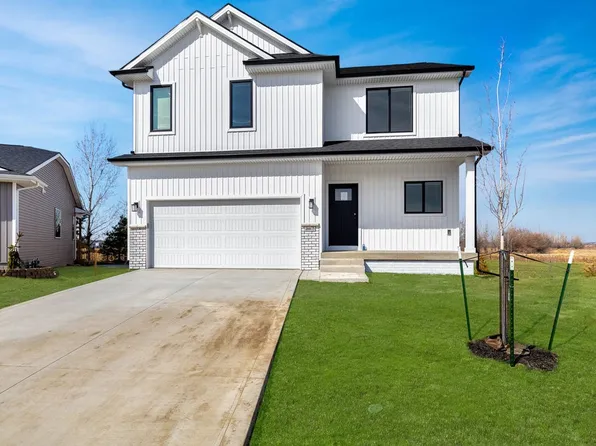 16675 Mill Pond Dr, Urbandale, IA 50323