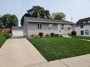 1014 Manila St, Manitowoc, WI 54220