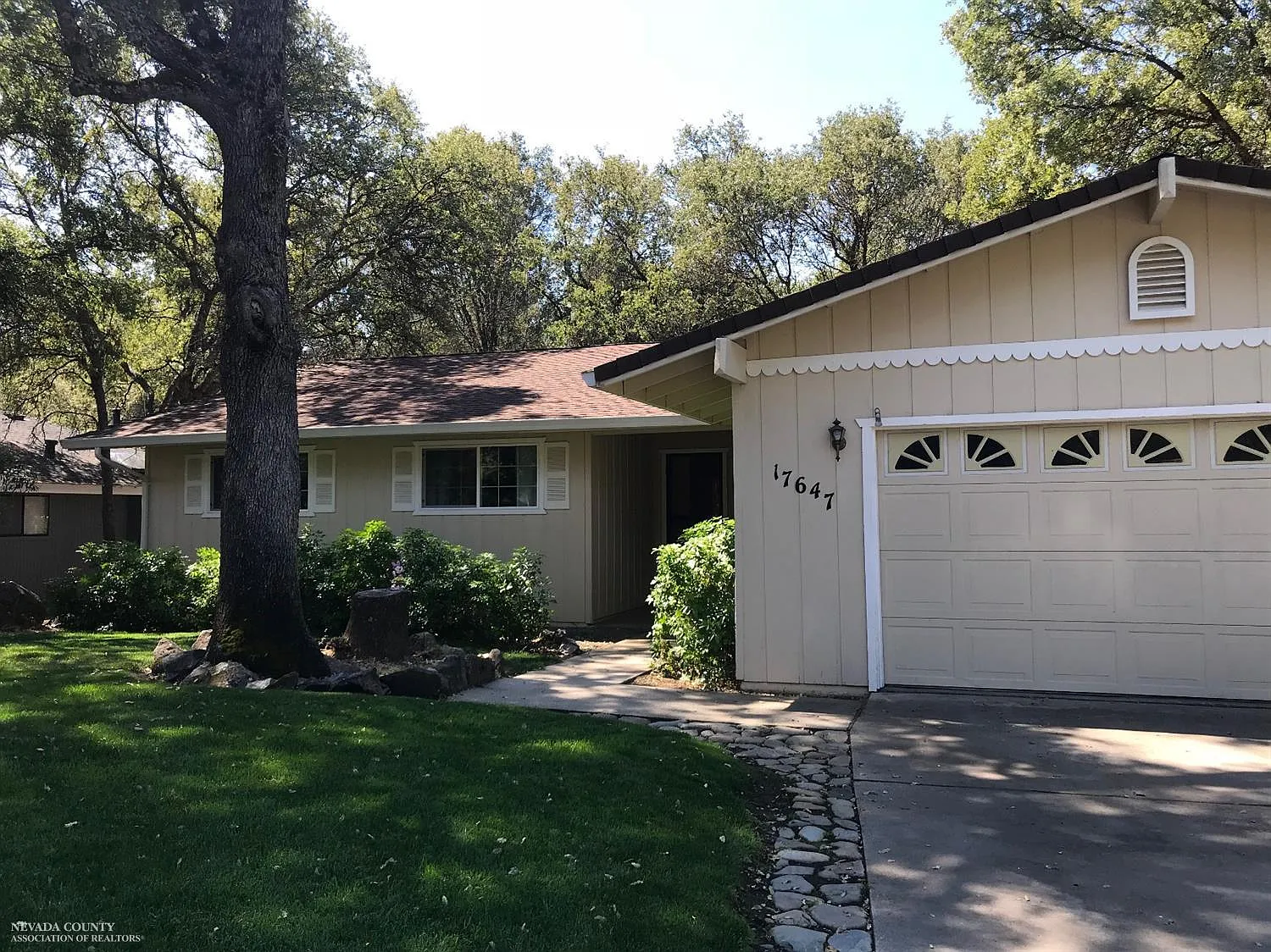 17647 Foxtail Dr photo 1