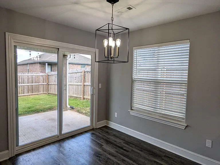 3713 Linwood St — Photo 4