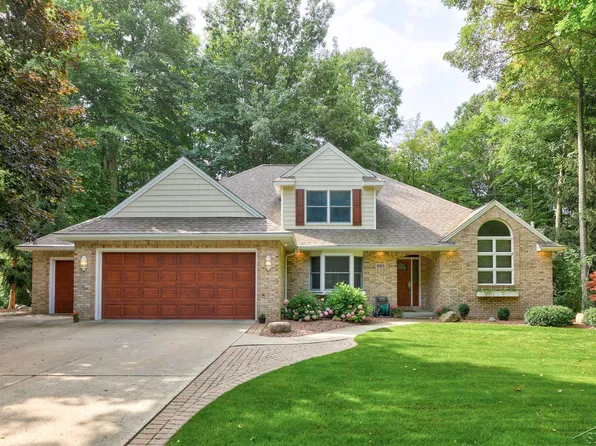 685 Maple Crest Dr, Frankenmuth, MI 48734