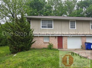 411 NE Westwind Dr APT A, Lees Summit, MO 64086