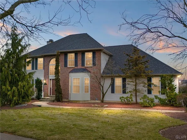 2386 Dubonnet Dr, Macungie, PA 18062